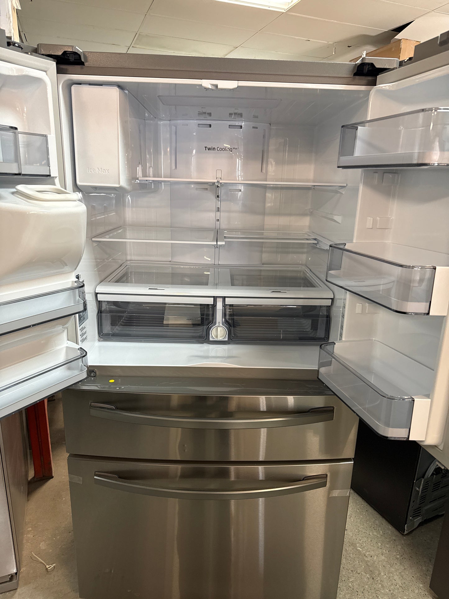 Réfrigérateur 2 portes 28 pi³ 36 po avec distributeur de glaçons de Samsung (RF28R7201SR/AA) - Inox