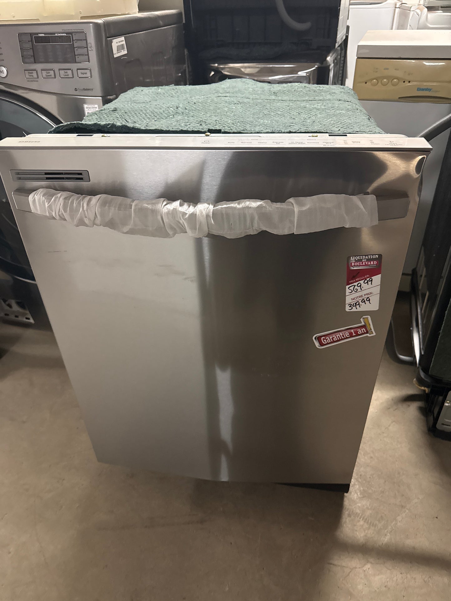 Lave-vaisselle encastrable 24 po 53 dB avec commandes sur le dessus, cuve hybride et Energy Star de Samsung (DW80CG4021SRAA) - Acier inoxydable