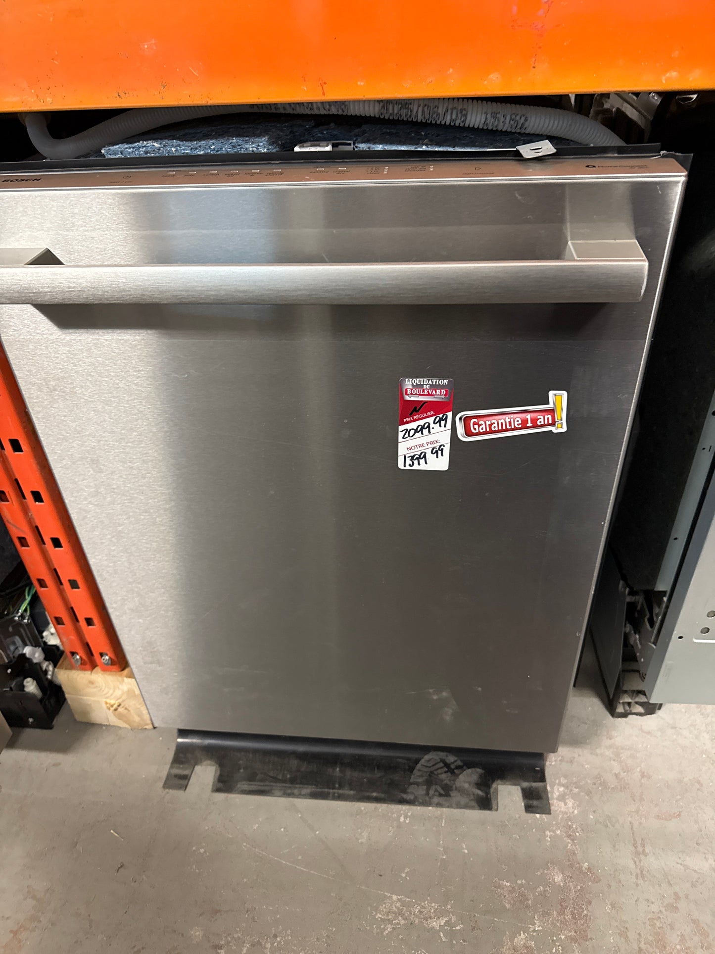 Lave-vaisselle encastrable 24 po 42 dB, cuve inox et 3e panier série 800 de Bosch (SHX78DM5N) - Inox