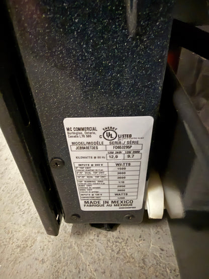 Cuisinière à convection électrique de GE Appliances, 5 éléments, 5 pi³, ARDOISE JCB840ETES