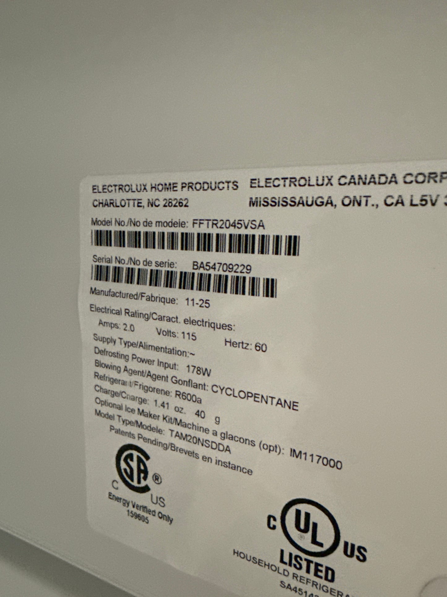 Réfrigérateur à congélateur supérieur 30 po 20 pi³ de Frigidaire (FFTR2045VS)- INOX