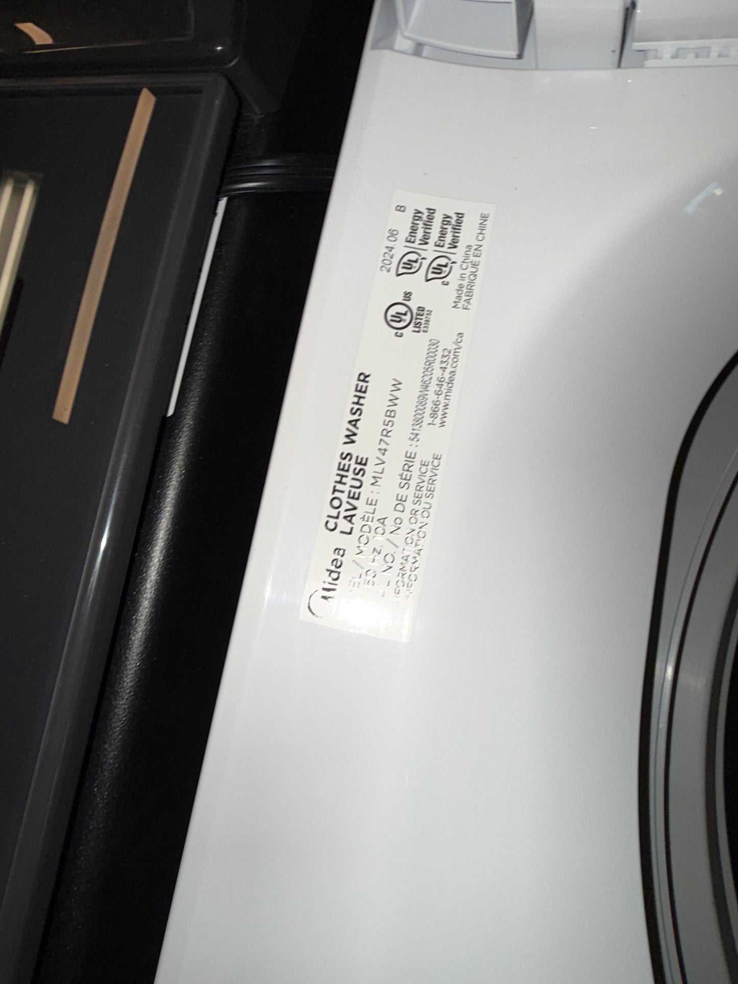 Laveuse à chargement vertical Midea blanche 4,7 pi³ en acier inoxydable MLV47R5BWW