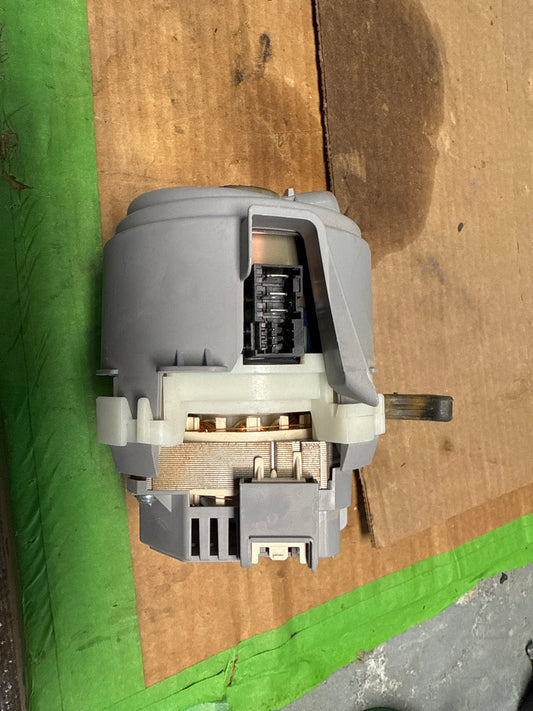 Bosch 00705174 Pompe de circulation pour lave-vaisselle avec chauffage Pièce d'origine usagé fonctionnel