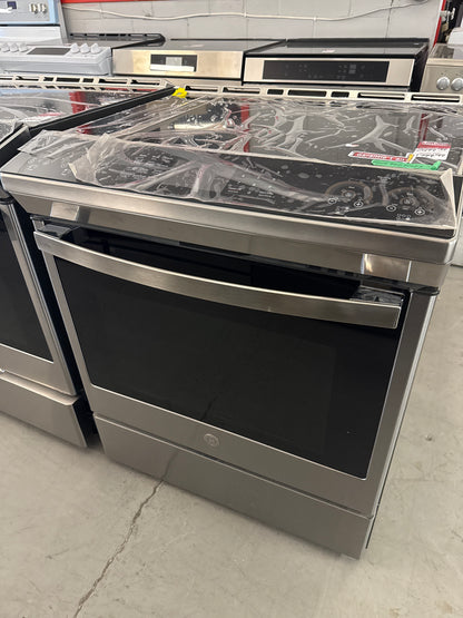 GE Profile Cuisinière à induction intelligente encastrée de 30 po avec four à convection véritable et friture à air chaud, sans préchauffage, en acier inoxydable résistant aux marques de doigts Pchs920ymfs