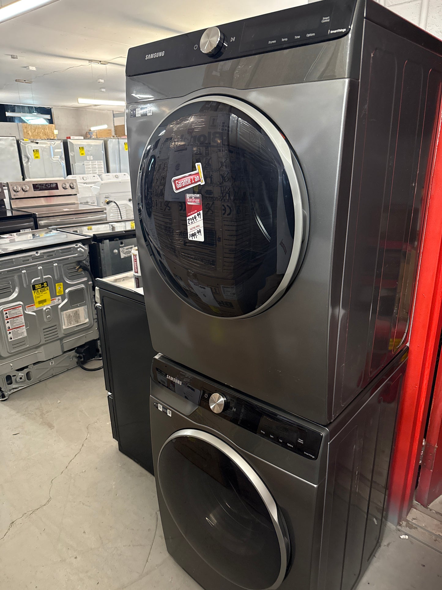 Laveuse WW25B6900AX vapeur à chargement frontal HE 2,9 pi³ et sécheuse DV25B6900EX électrique 4,0 pi³ de Samsung