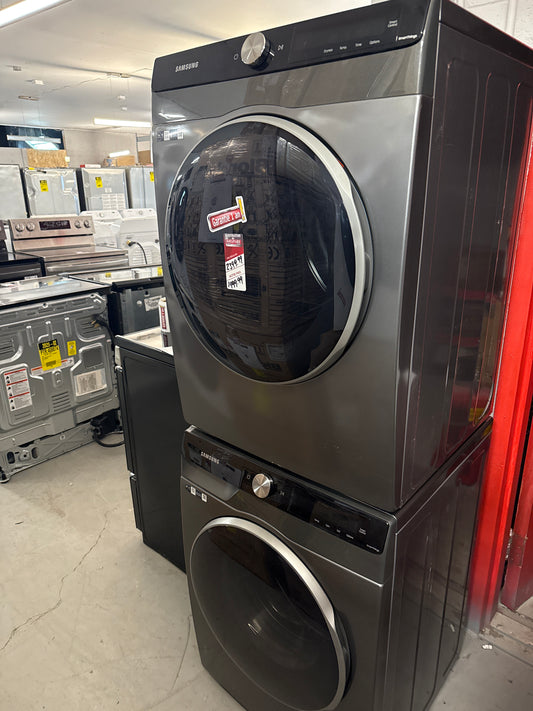 Laveuse WW25B6900AX vapeur à chargement frontal HE 2,9 pi³ et sécheuse DV25B6900EX électrique 4,0 pi³ de Samsung