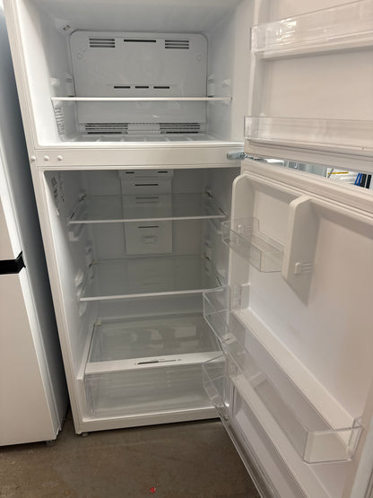 Réfrigérateur à congélateur supérieur 16 pi³ 28 po de Frigidaire (FRTE1622AW) - Blanc
