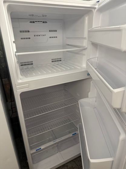 Réfrigérateur à congélateur supérieur 18,2 pi³ 30 po de Frigidaire (FFHT1814YW) - Blanc