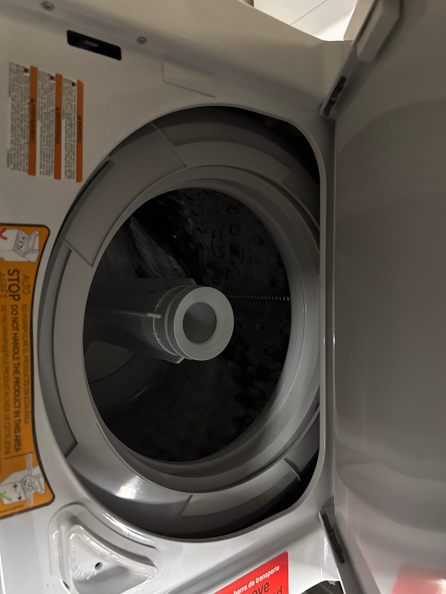 Duo d'appartement avec laveuse électrique à agitateur et sécheuse électrique 2,6 pi³ de GE (GUD24ESMMWW) - Blanc