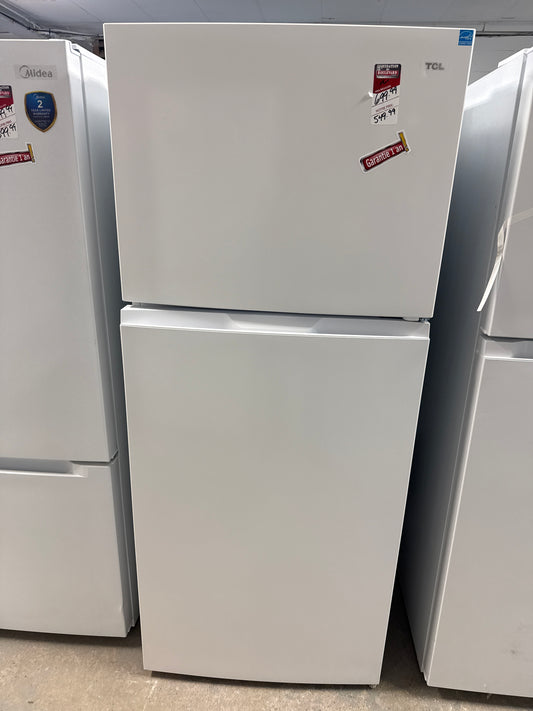 TCL - Réfrigérateur à congélateur supérieur de 28 po et 18 pi³ avec porte réversible TRT18T4AW-CA