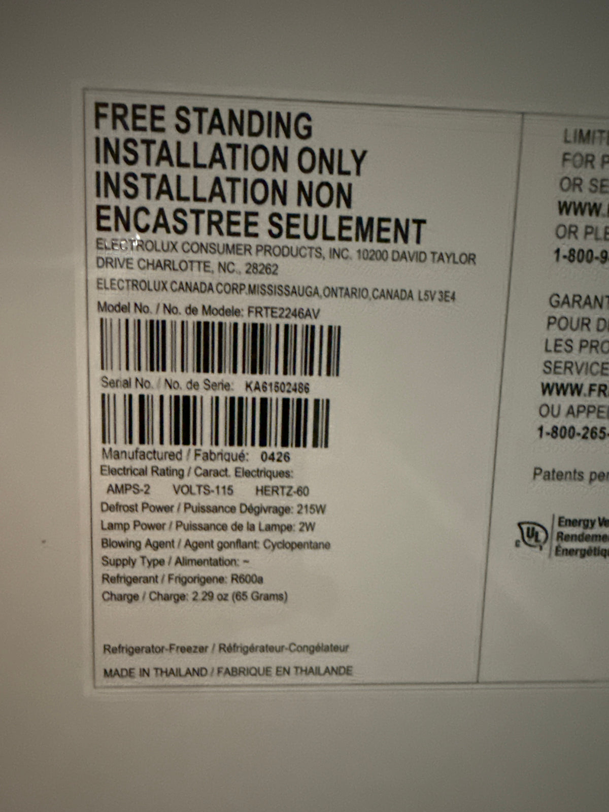 Réfrigérateur avec congélateur supérieur Frigidaire 30 po 22 pi³ avec tiroir pleine largeur, acier inxoydable  FRTE2246AS