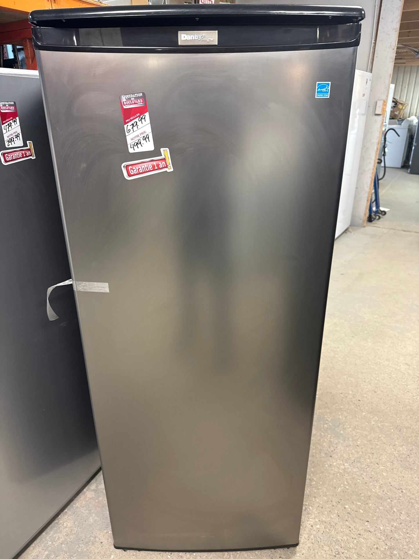 Danby Congélateur Vertical Designer de 8,5 pi3, en Acier Anti-Taches, Homologué Energy Star - ENERGY STAR® Modèle nº DUFM085A4BSLDD
