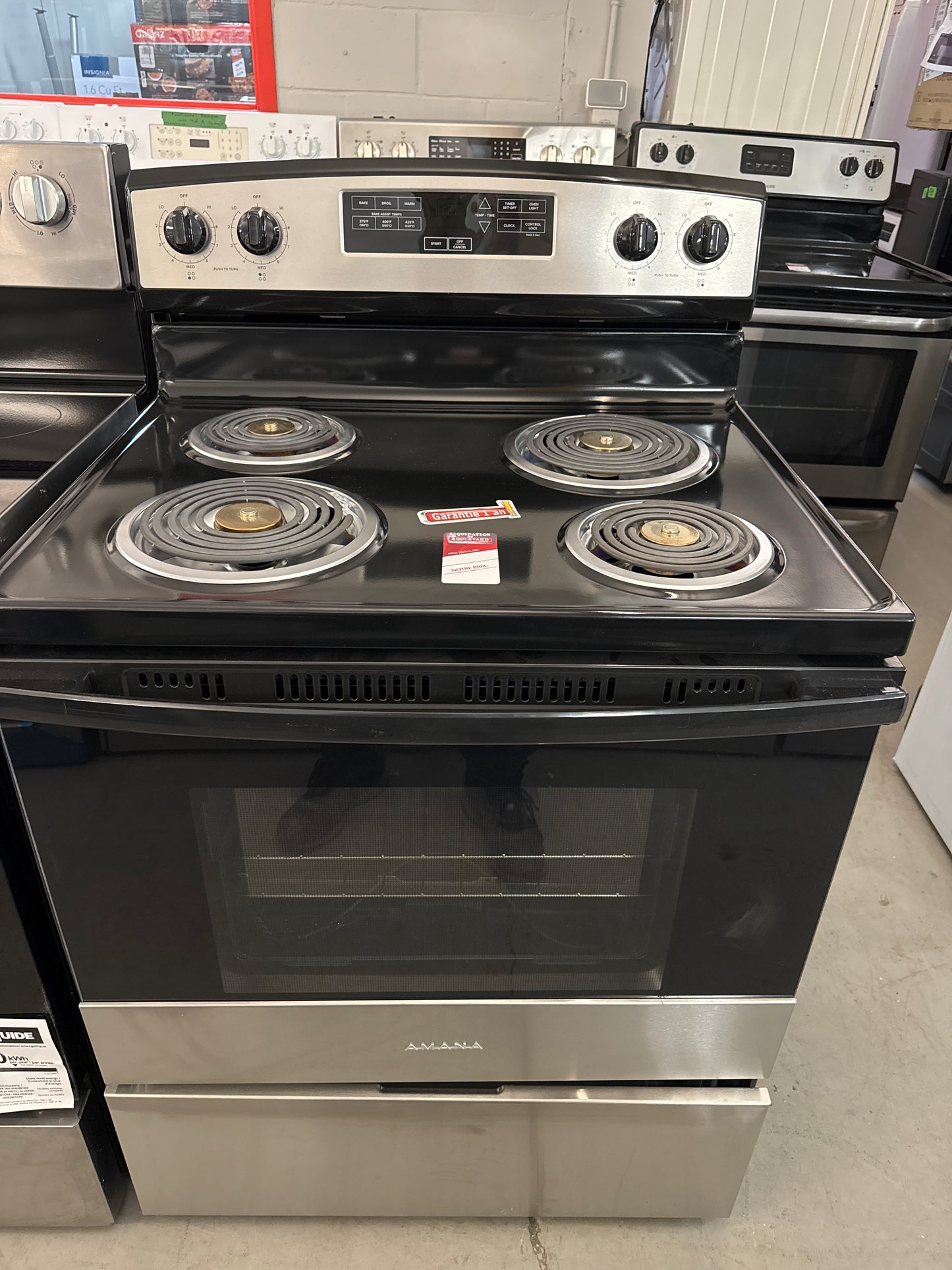 Cuisinière électrique autonome à serpentins de 4,8 pi³ et 30 po d'Amana (YACR4303MMS) - Inox