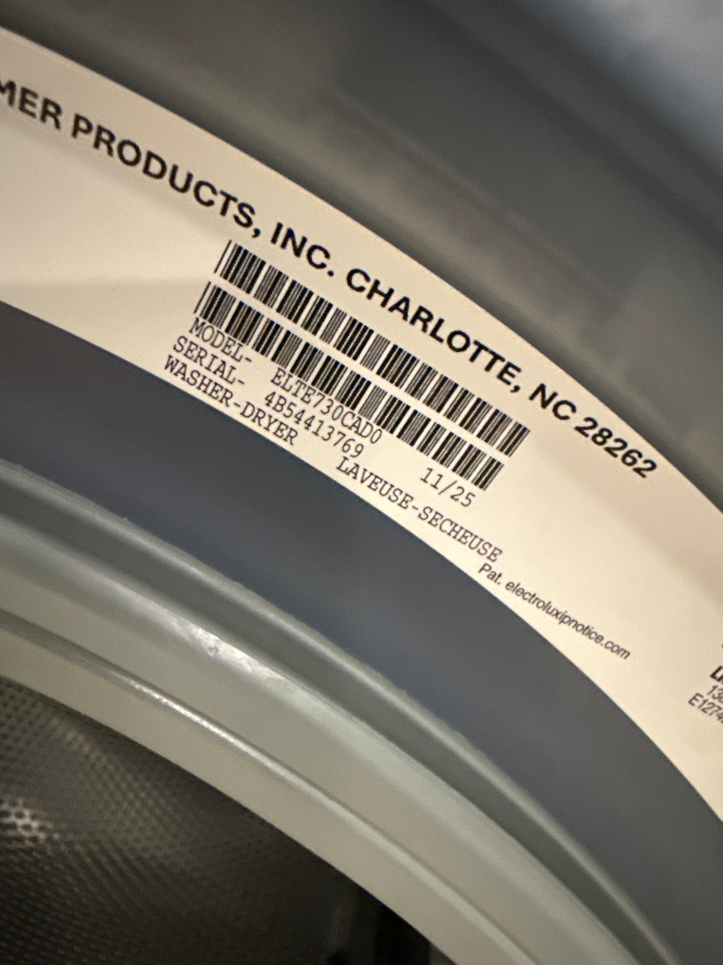 Electrolux ELTE730CAD - 3 Séries Tour de lavage à chargement frontal monobloc avec laveuse de 5,1 pi³ et sécheuse électrique de 8,0 pi³