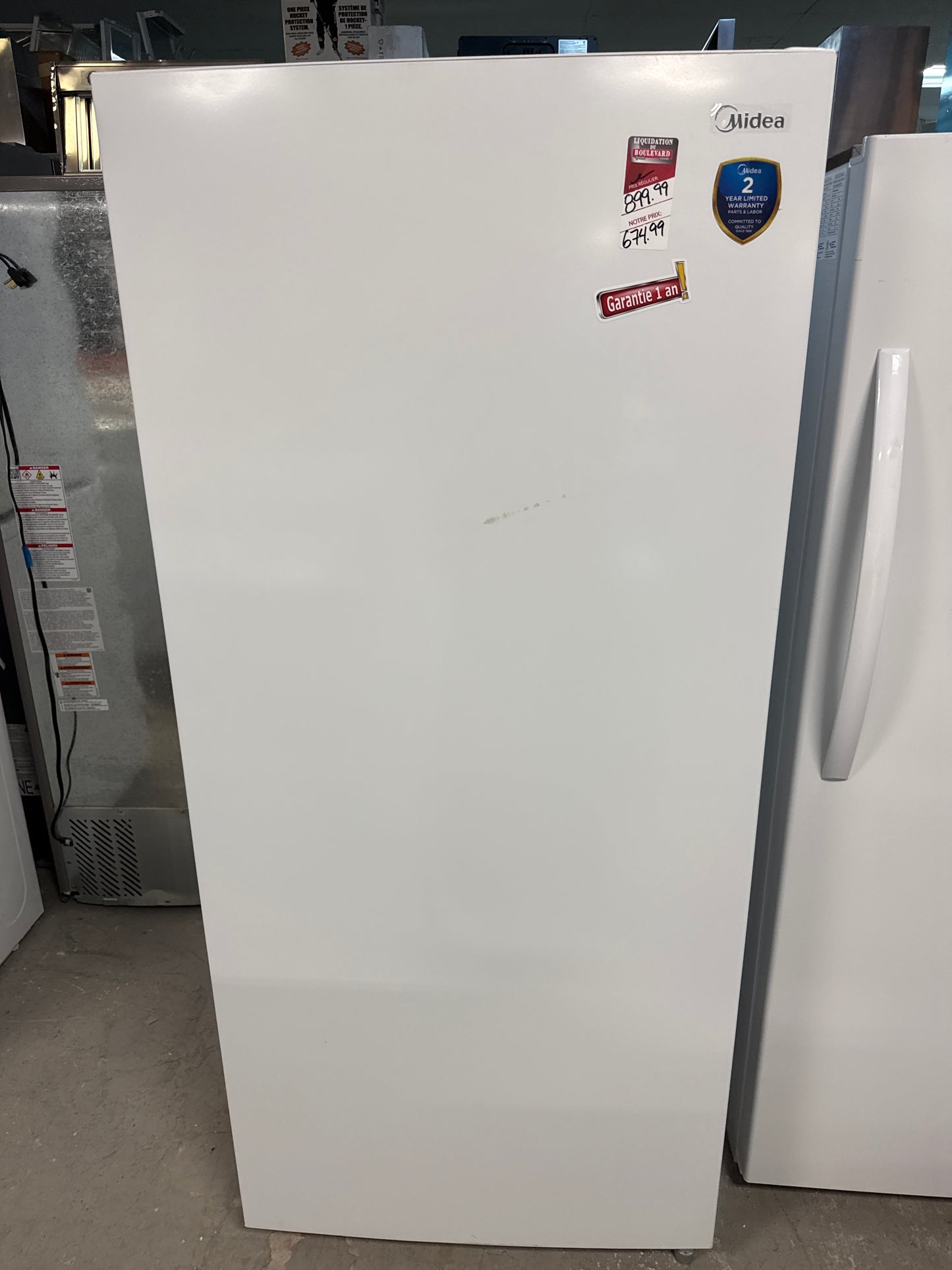 Congélateur vertical 21 pi³ Midea sans givre 29,7 x 66,6 x 32,7 po, blanc MRU21F6AWW
