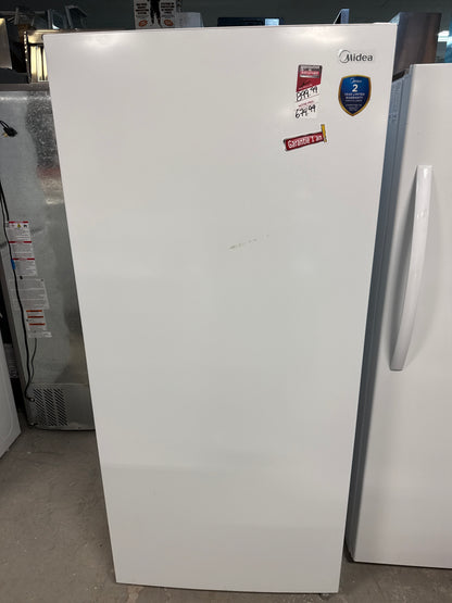 Congélateur vertical 21 pi³ Midea sans givre 29,7 x 66,6 x 32,7 po, blanc MRU21F6AWW