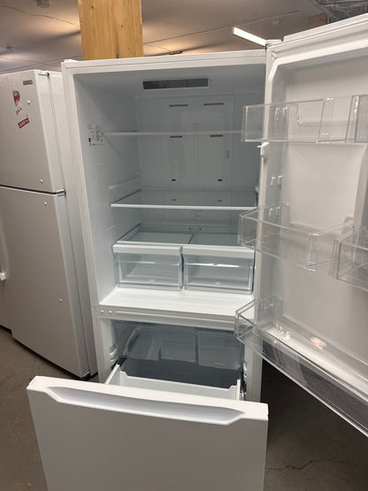 Réfrigérateur à congélateur inférieur 18,6 pi³ 30 po d'Insignia (NS-RBM18WH0-C) - Blanc