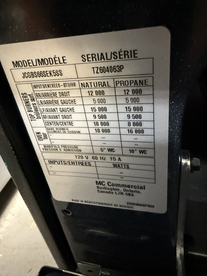 Cuisinière au gaz autonome à 5 brûleurs 5,0 pi³ 30 po de GE (JCGBS66SEKSS) - Acier inoxydable