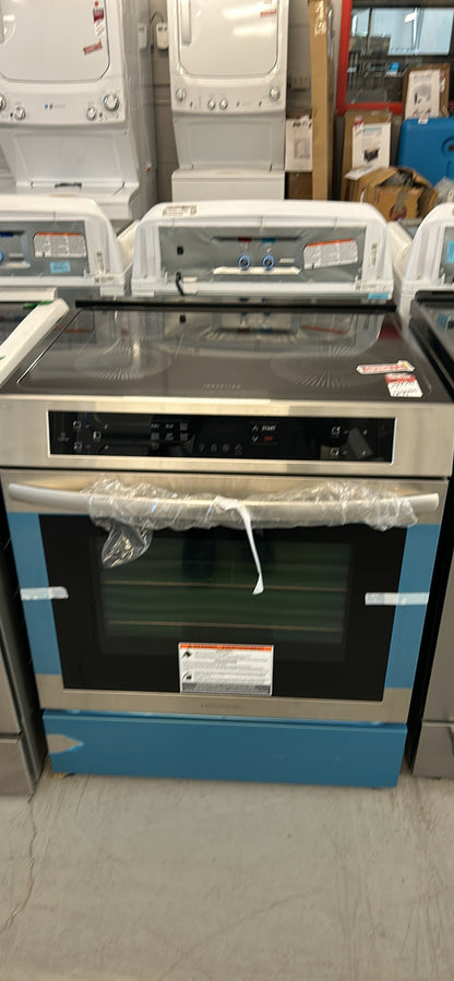 Cuisinière à induction autonome avec convection par ventilateur 5,3 pi³ 30 po de Frigidaire (FCFI308CAS) - Inox