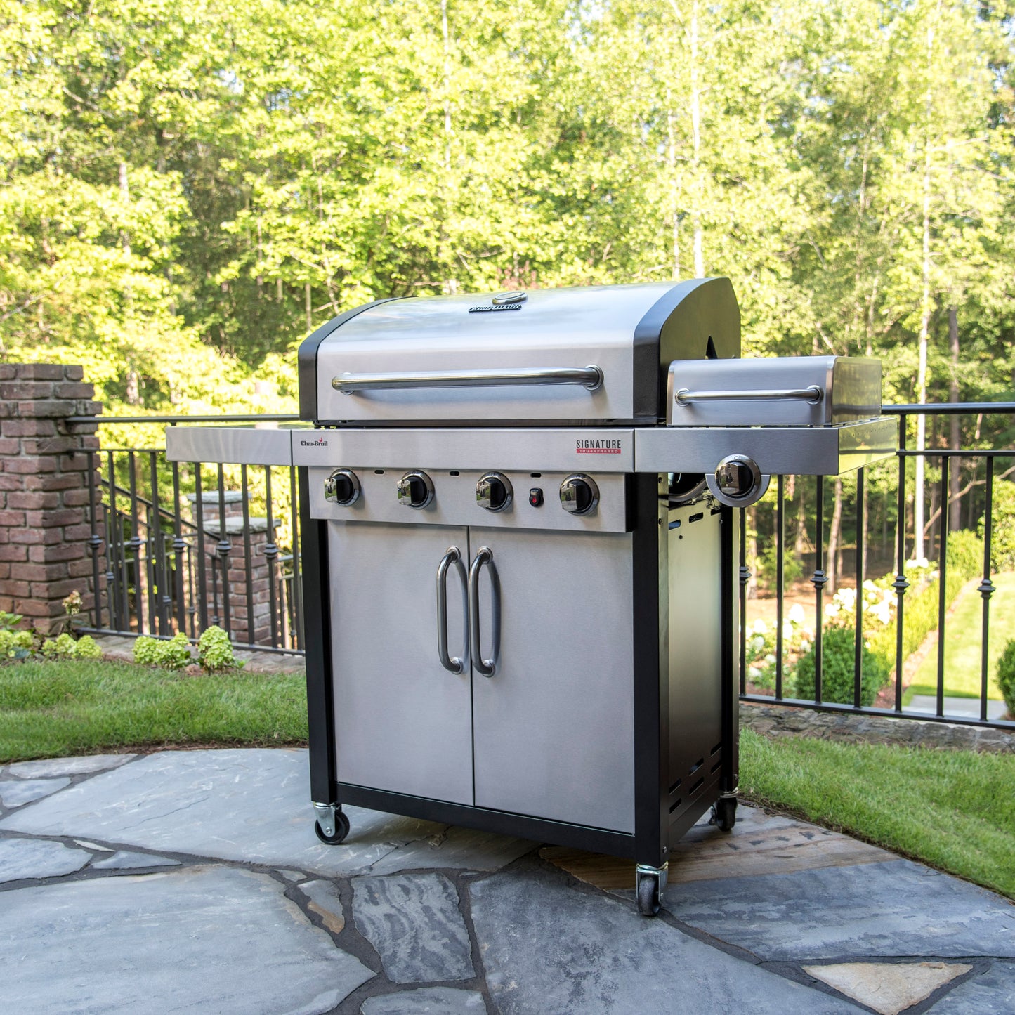 Charbroil Signature Series TRU-Infrared 4-Burner Gas Grill 463276016 