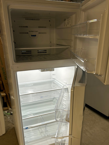 Réfrigérateur à congélateur supérieur 30 po 20 pi³ de Frigidaire (FFTR2045VW) - Blanc