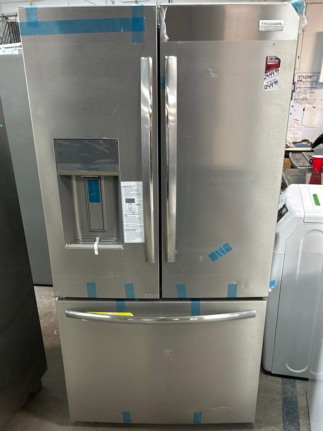 Réfrigérateur à deux portes de 36 po avec distributeur d'eau et de glaçons Gallery de Frigidaire (GRFS2853AF) - Acier inoxydable