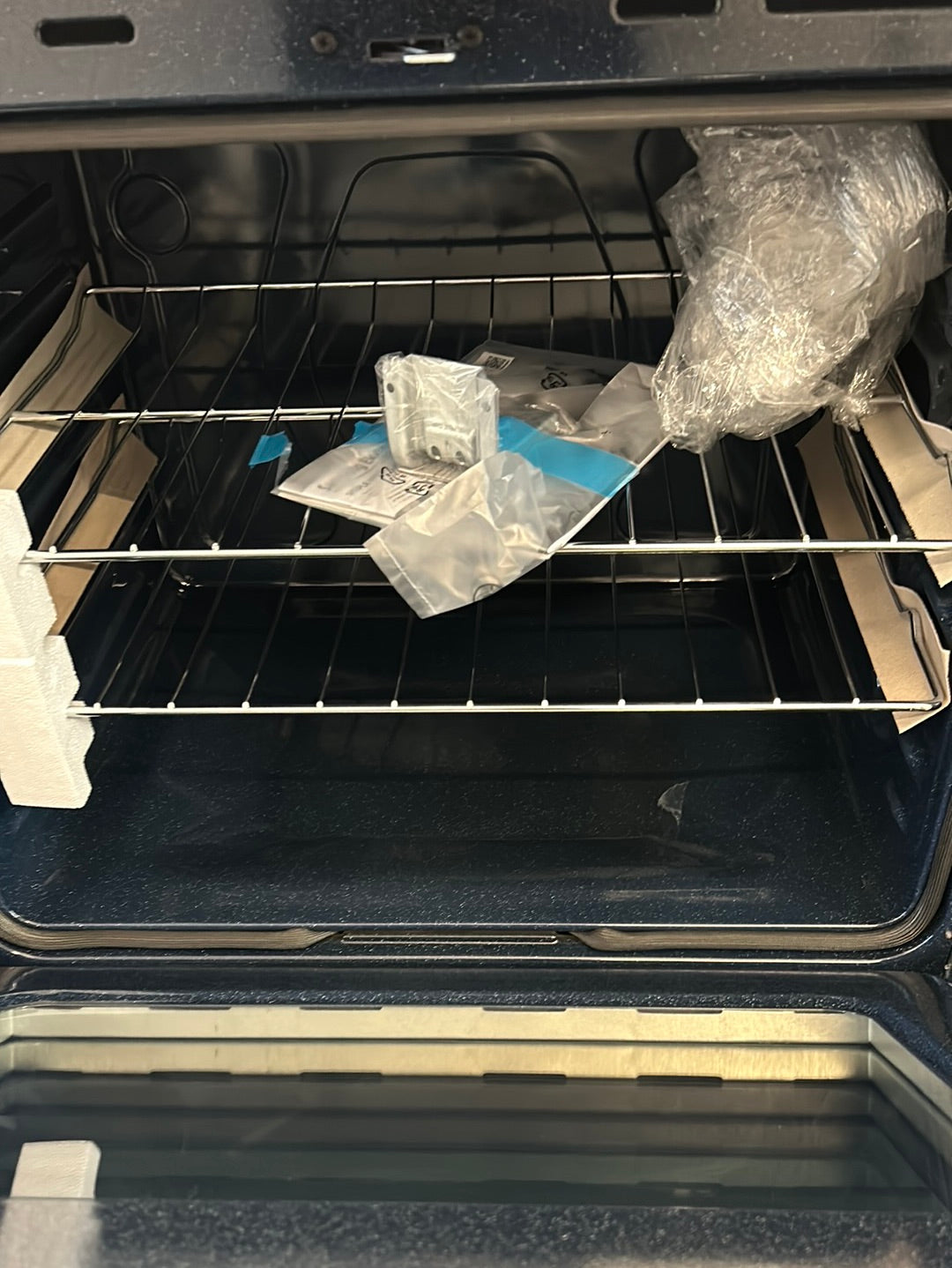 Cuisinière élect. encastrable four autonettoy. 5 éléments 6,3 pi³ 30 po Samsung (NE63T8111SS) - Inox
