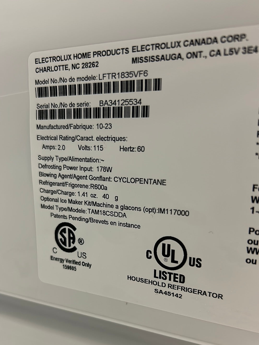 Réfrigérateur à congélateur en haut Frigidaire, porte réversible à fermeture automatique, 30 po, 18 pi³, acier inoxydable / LFTR1835VF