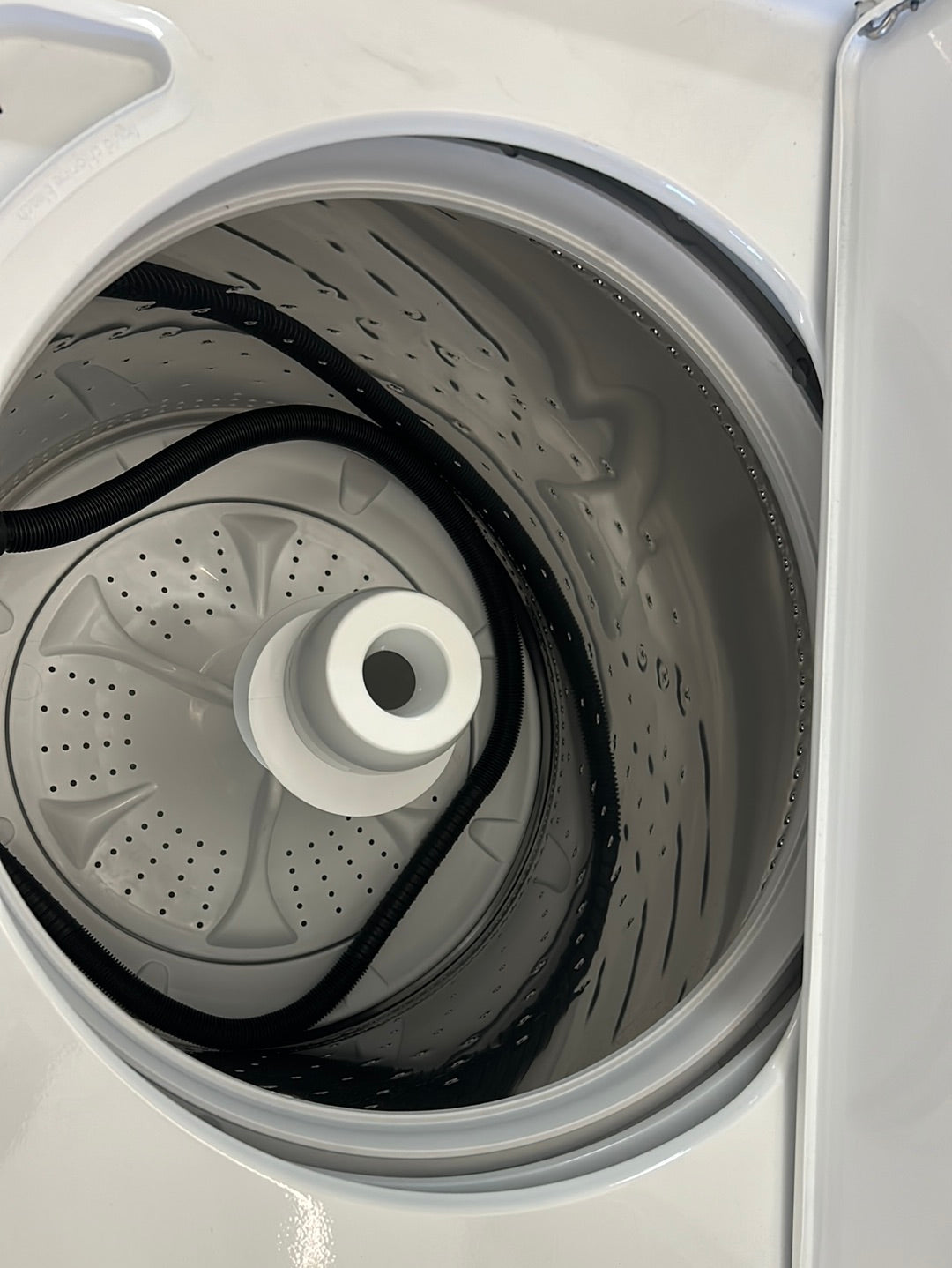 Laveuse à chargement par le haut de 4,0 pi³ (NTW4519FW) et sécheuse électrique de 6,5 pi³ (YNED4655EW) - blanches