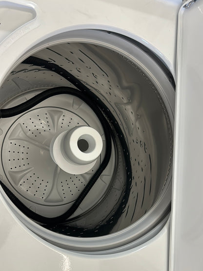 Laveuse à chargement par le haut de 4,0 pi³ (NTW4519FW) et sécheuse électrique de 6,5 pi³ (YNED4655EW) - blanches