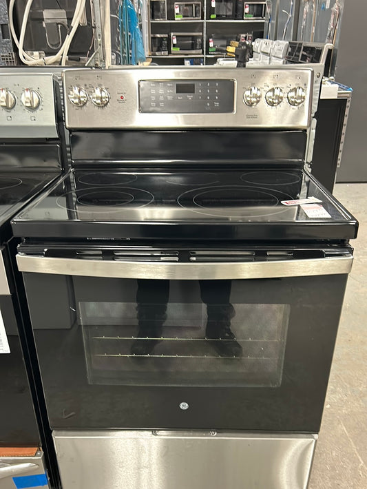 Cuisinière à convection électrique de GE Appliances, 5 éléments, 5 pi³, acier inoxydable JCB840STSS