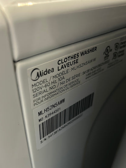 Midea -Ensemble de buanderie blanc de deux pièces avec laveuse MLH52N5AWW à chargement frontal de 5,2 pi3 et sécheuse MLE52N5AWW électrique de 8,0 pi3 et kit d'empilage - côte à côte ou empilés