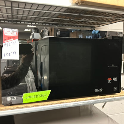 Micro-ondes de 1,5 pi³ NeoChef avec Smart Inverter de LG (LMC1575SB) - Noir