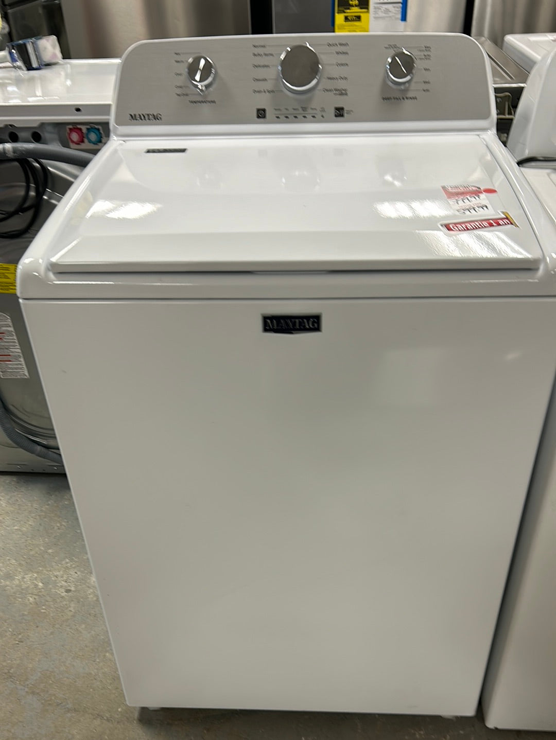 Laveuse à chargement par le haut haute efficacité de 5,2 pi³ de Maytag (MVW4505MW) - Blanc