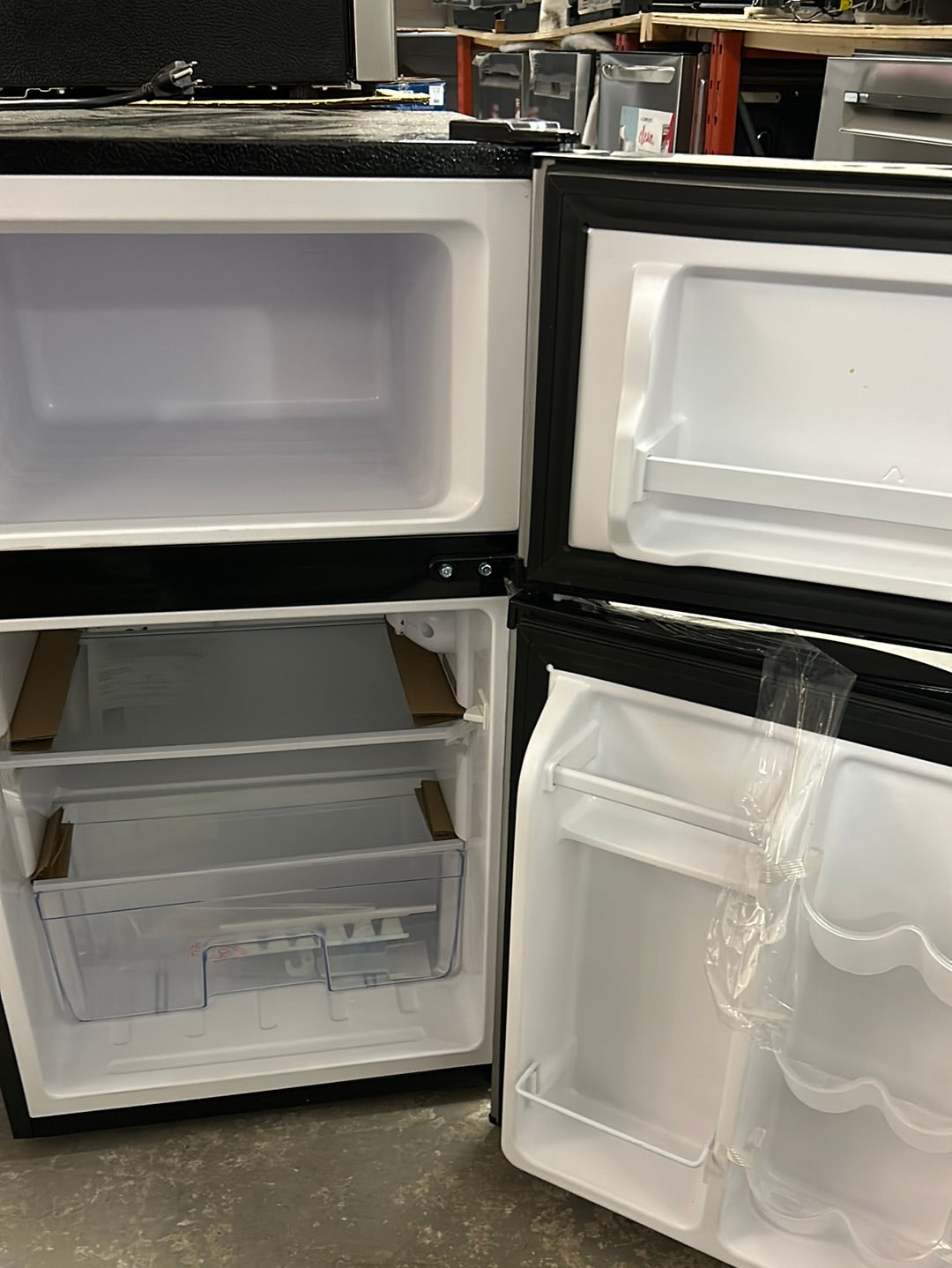 Réfrigérateur de bar autonome de 3 pi³ d'Insignia (NS-CF30SS9-C) - Gris/Noir