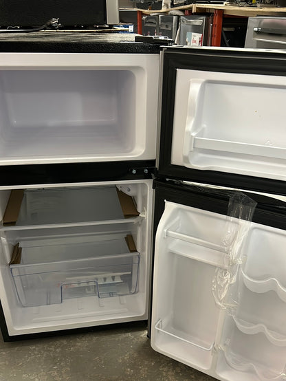 Réfrigérateur de bar autonome de 3 pi³ d'Insignia (NS-CF30SS9-C) - Gris/Noir