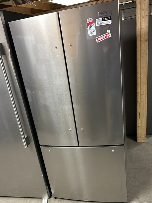 Réfrigérateur deux portes 17,6 pi³ 31,5 po distr. glace Frigidaire (FRFG1723AV) - Acier brossé