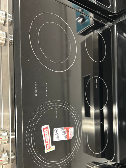 Cuisinière électrique autonome à 5 éléments avec ventilateur à convection et friture à l'air 5,3 pi³ 30 po de Frigidaire FCRE308CAS - Inox