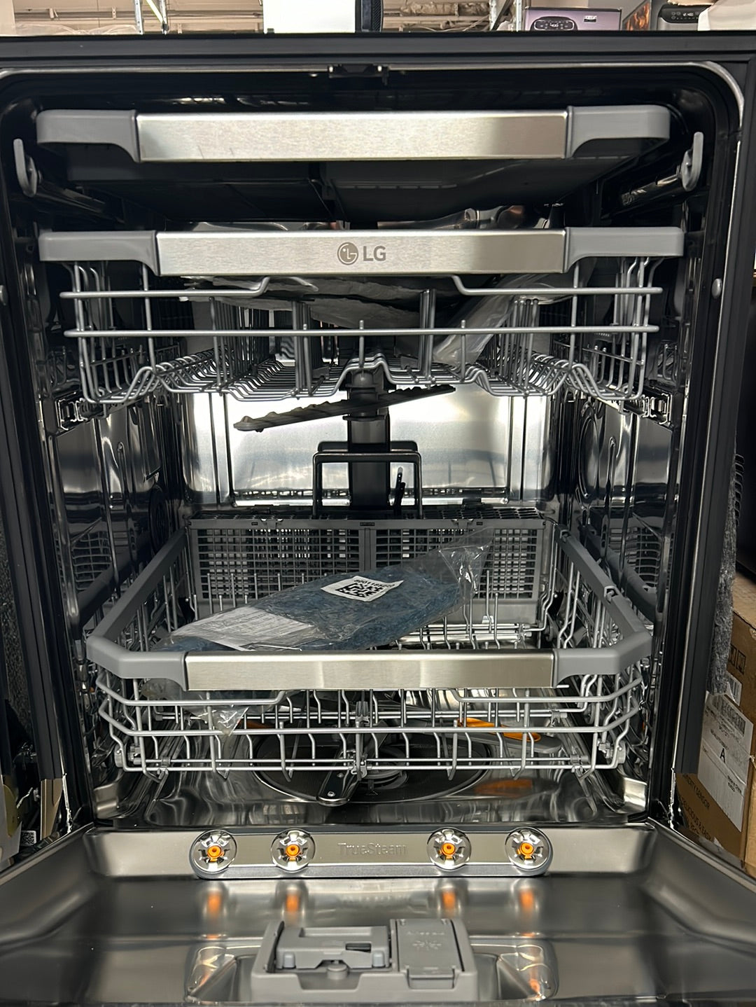 Lave-vaisselle encastrable 24 po 44 dB avec cuve en inox et 3e panier de LG (LDPS6762S) - Acier inoxydable