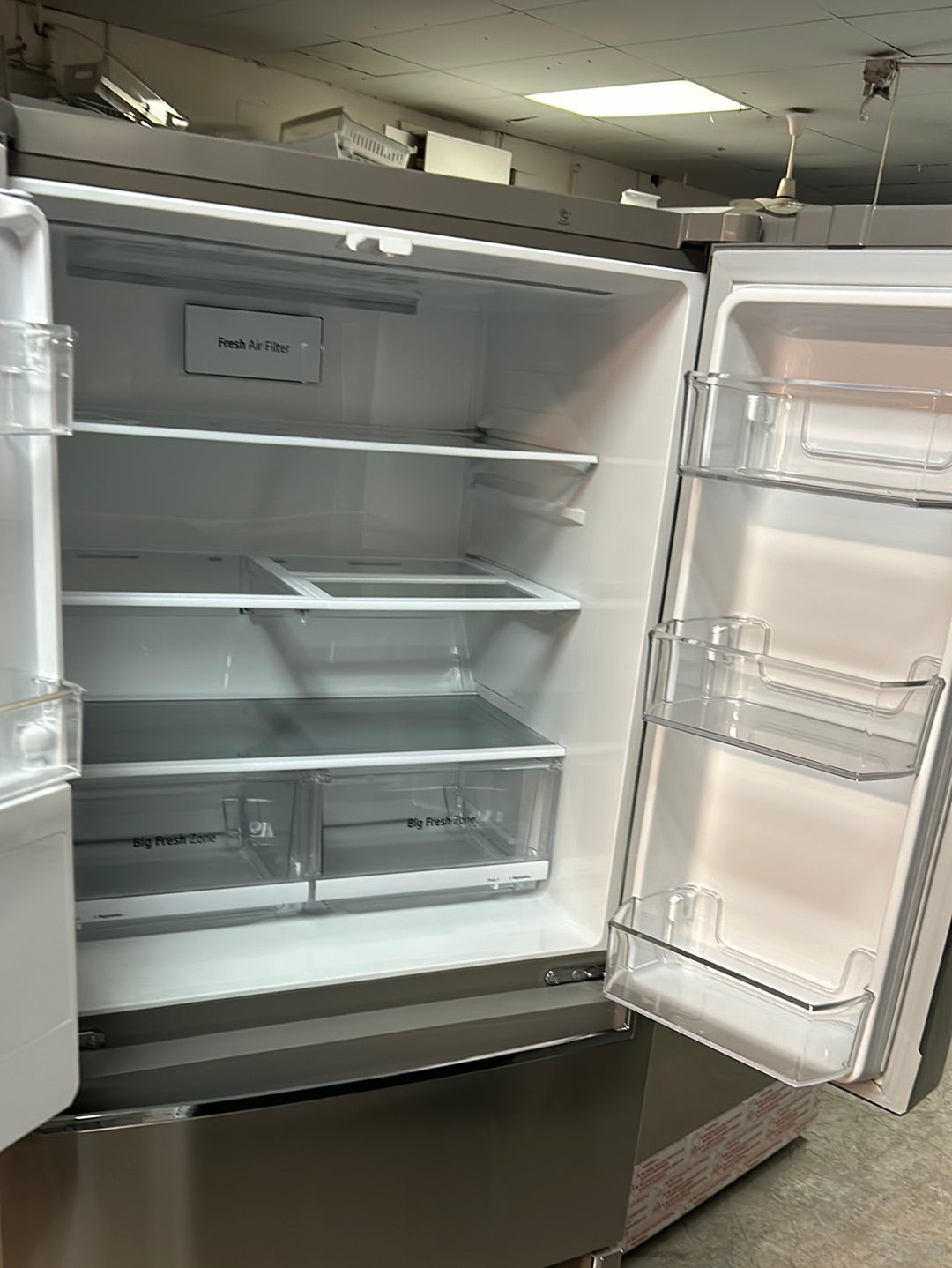 Réfrigérateur à deux portes 18,3 pi³ 33 po de LG, distributeur eau et glaçons (LRMXC1803S) - Inox