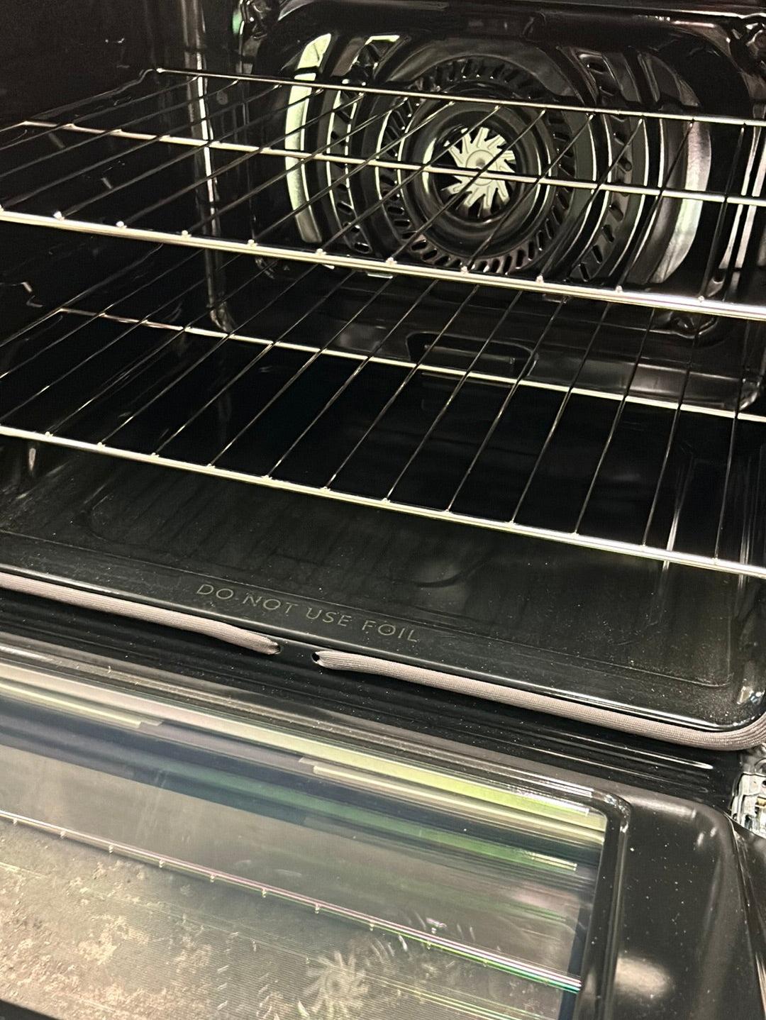 Cuisinière électrique autonome à 5 éléments avec ventilateur à convection et friture à l'air 5,3 pi³ 30 po de Frigidaire FCRE308CAS - Inox