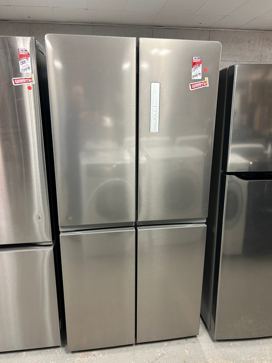 Réfrigérateur à deux portes de 33 po et 17,4 pi³ de Frigidaire (FRQG1721AV) - Acier brossé