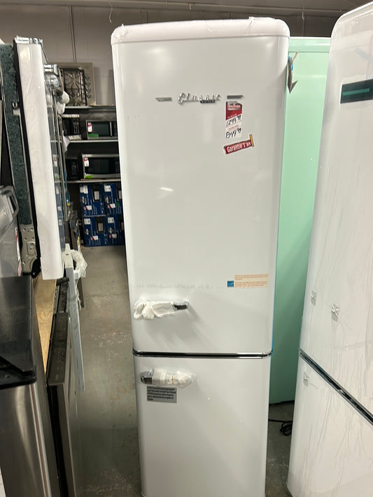 Réfrigérateur à congélateur inférieur 9 pi³ 22 po Retro d'Unique (UGP-275L W AC) - Blanc guimauve